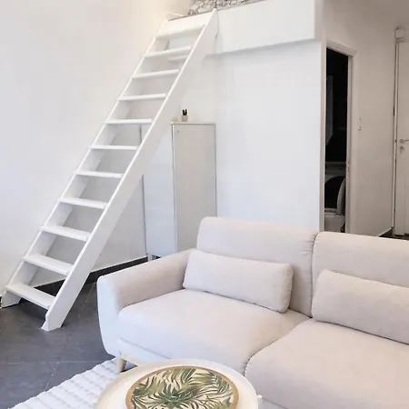 Apartament Cozy - 2 Min Walk From