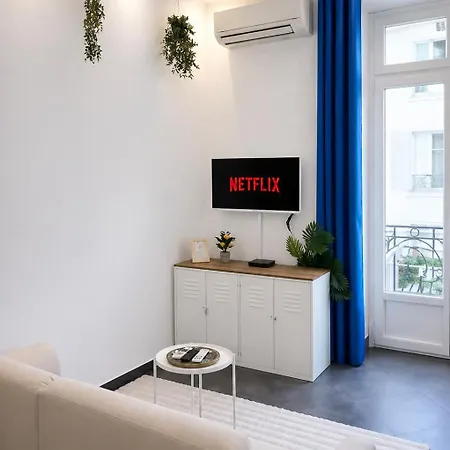 Cozy - 2 Min Walk From Apartamento