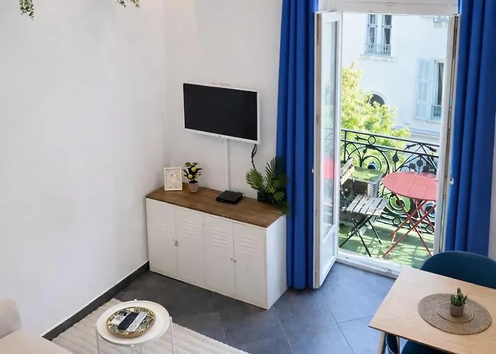Cozy - 2 Min Walk From