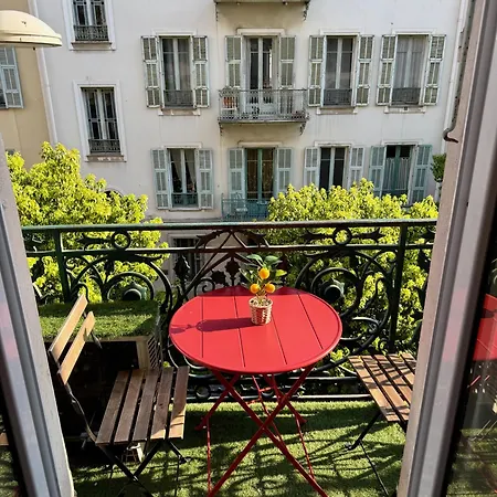 Apartment Cozy - 2 Min Walk From